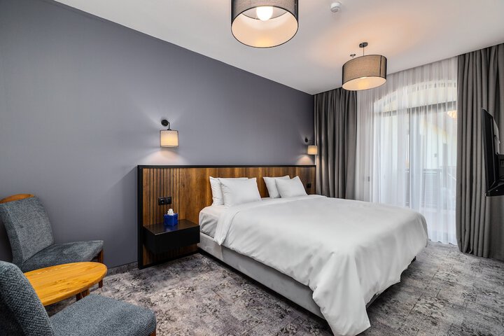 Room 3 of 112