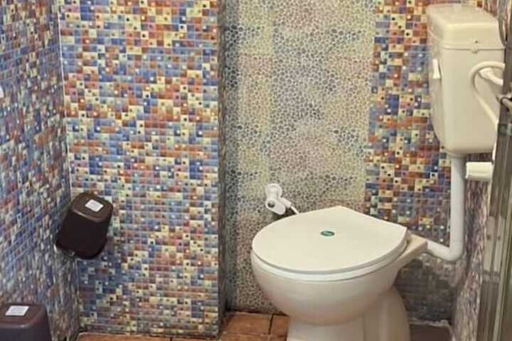 Room 9 of 15