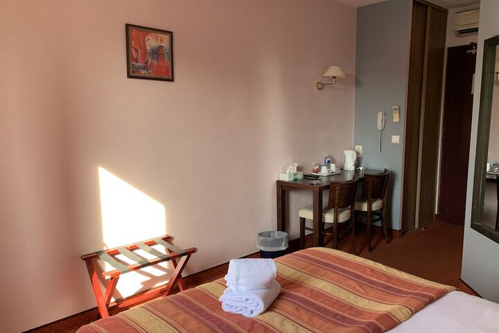 Room 8 of 47