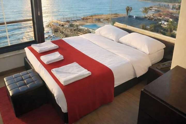 Room 3 of 7