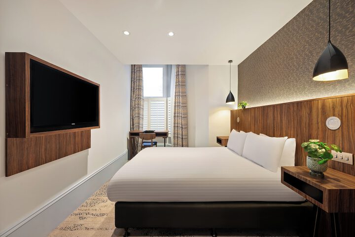 Room 12 of 34