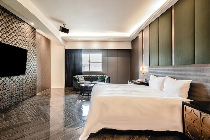 Room 12 of 38
