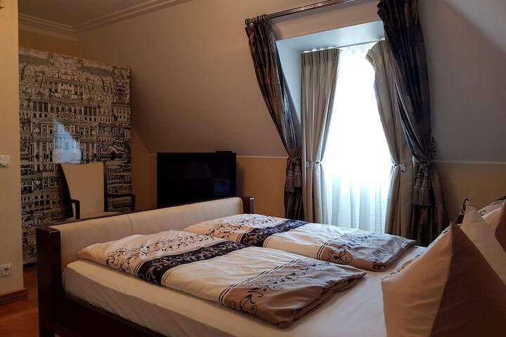 Room 6 of 30