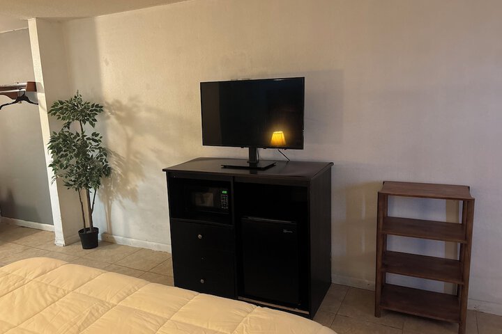 Room 8 of 14