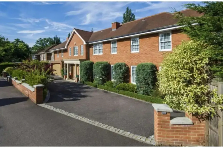 Luxury 6 Bedroom House for 12 With Parking