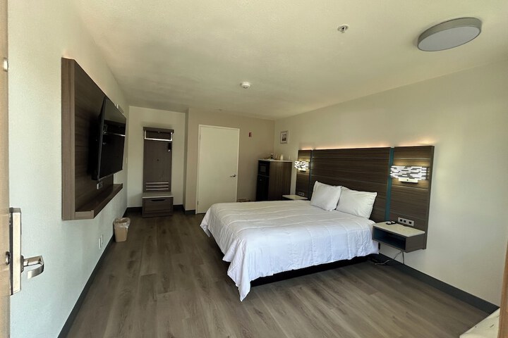 Room 21 of 49