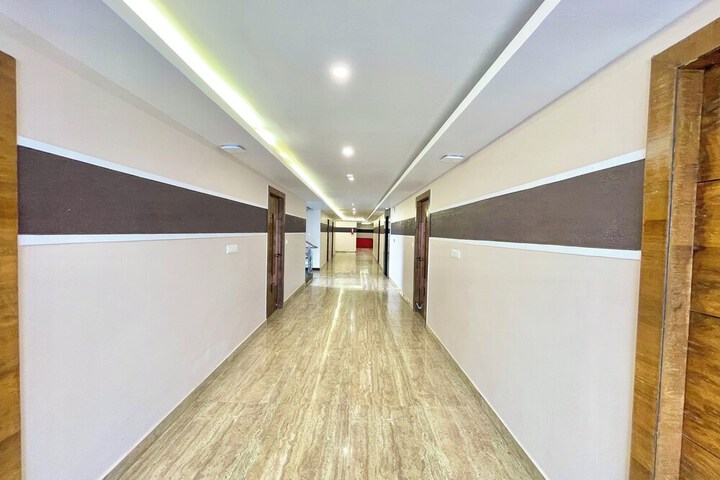 Ballroom/Hall 47 of 52