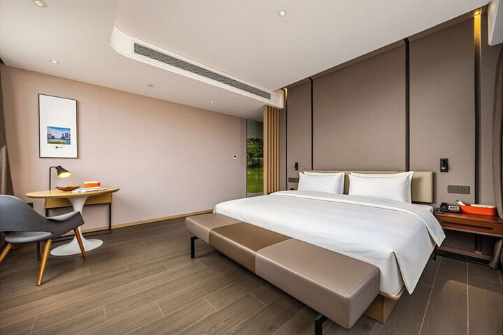 Room 9 of 38