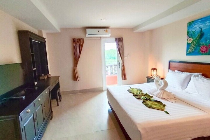Room 15 of 48
