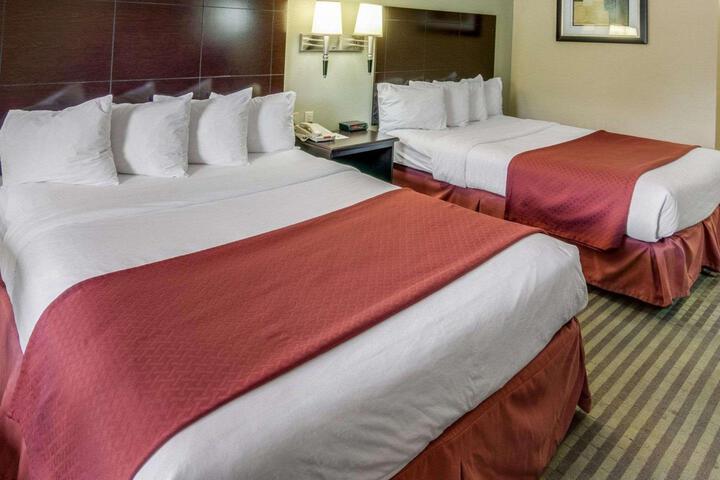 2 Queen Beds (6 of 9)