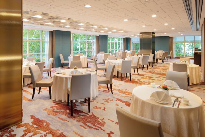 Ballroom/Hall 92 of 97
