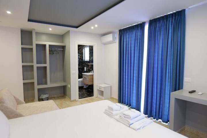 Room 25 of 95