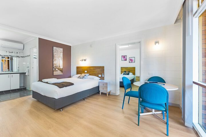 Room 53 of 76
