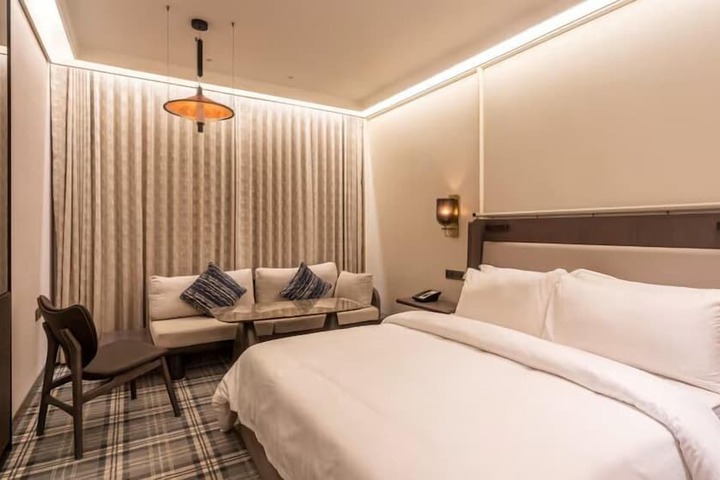 Room 21 of 82