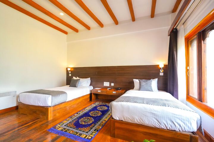 Room 4 of 25