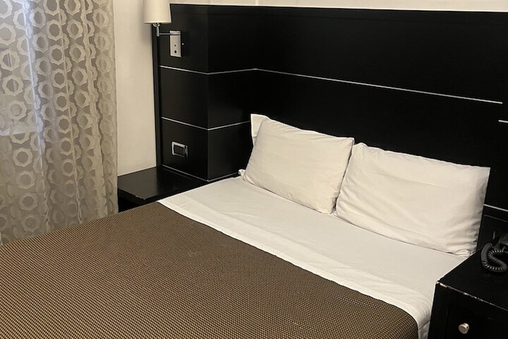 Room 15 of 35