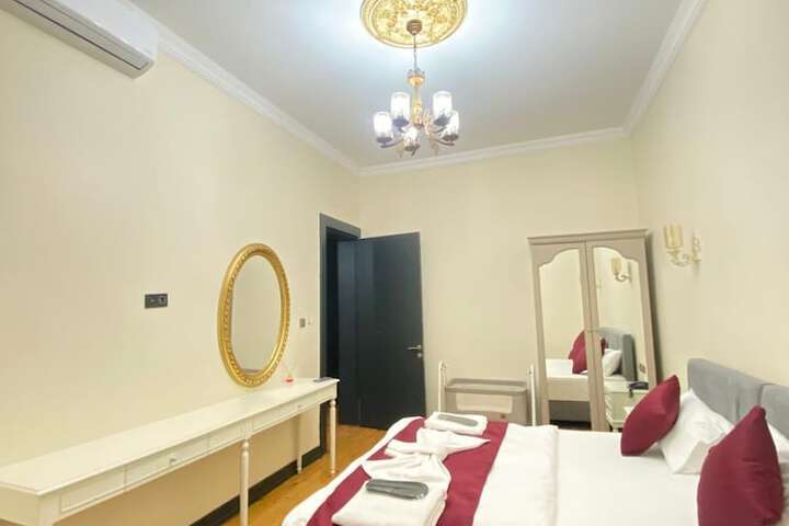 Room 12 of 19
