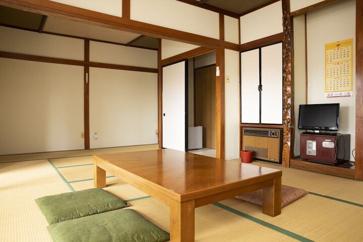Room 16 of 51