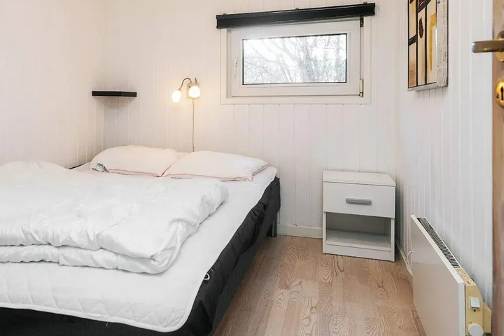 Room 2 of 20