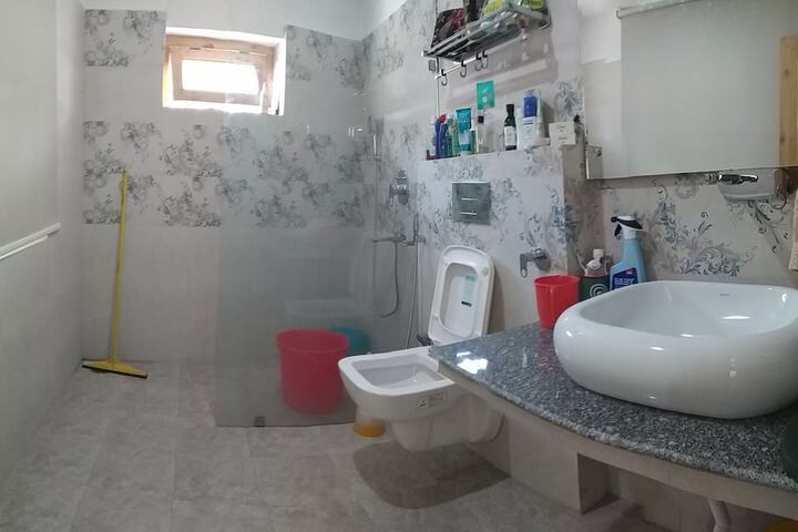 Room 2 of 8