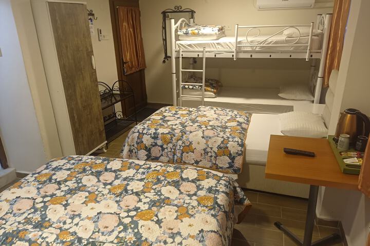 Room 42 of 125