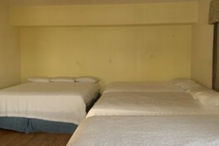 Room 40 of 204