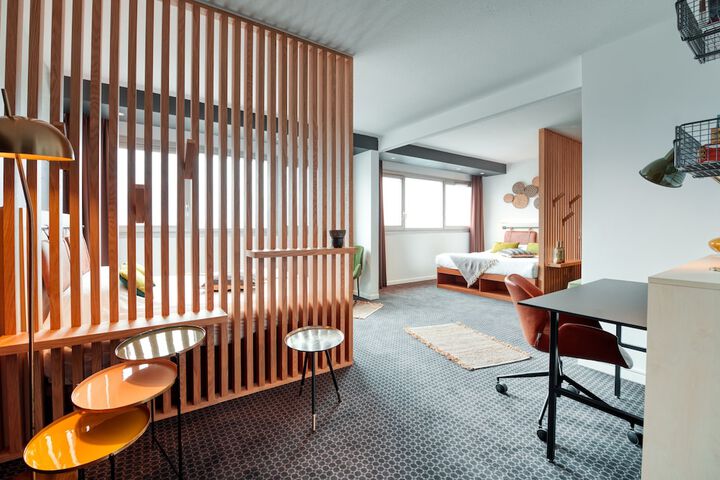 Room 25 of 47