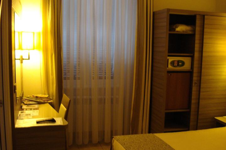 Room 9 of 43