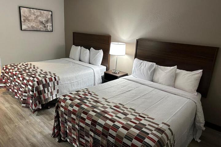 2 Queen Beds (4 of 9)