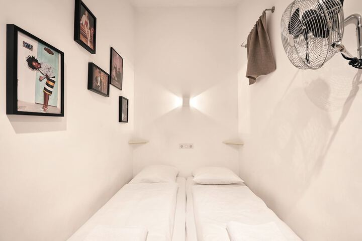 Room 28 of 137