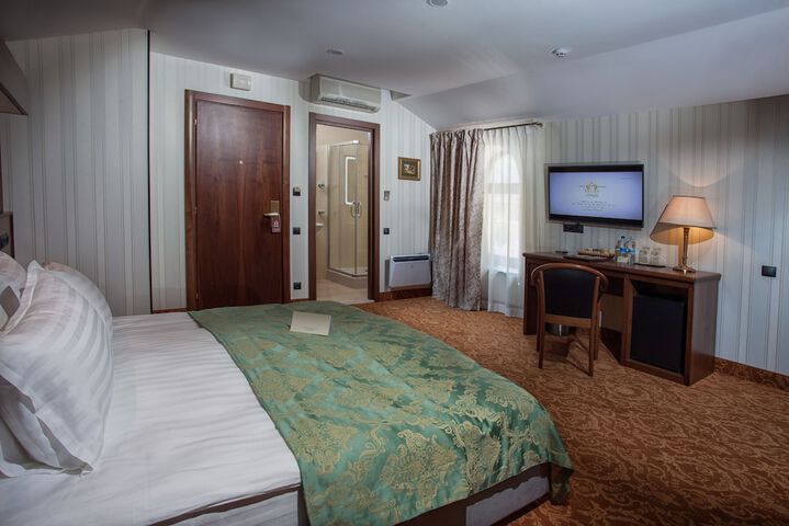 Room 95 of 177