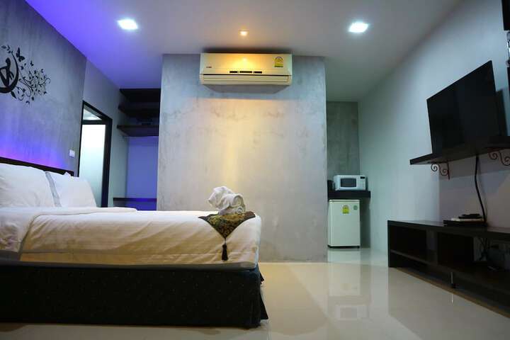 Room 6 of 29