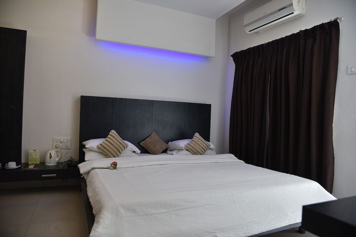 Room 8 of 34