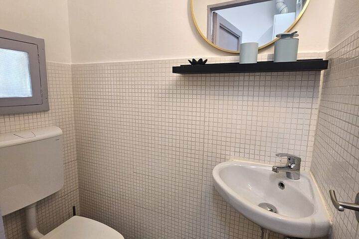Room 12 of 16