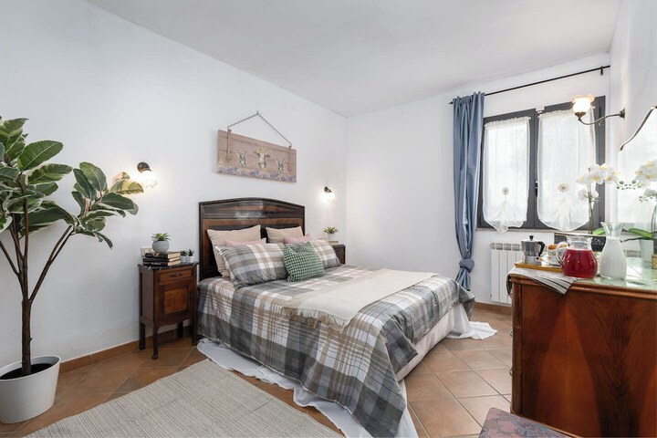 Room 25 of 149