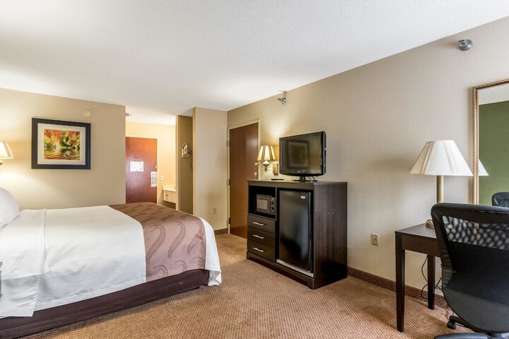 Queen Bed Accessible (3 of 6)