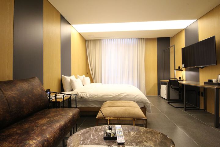 Room 32 of 59