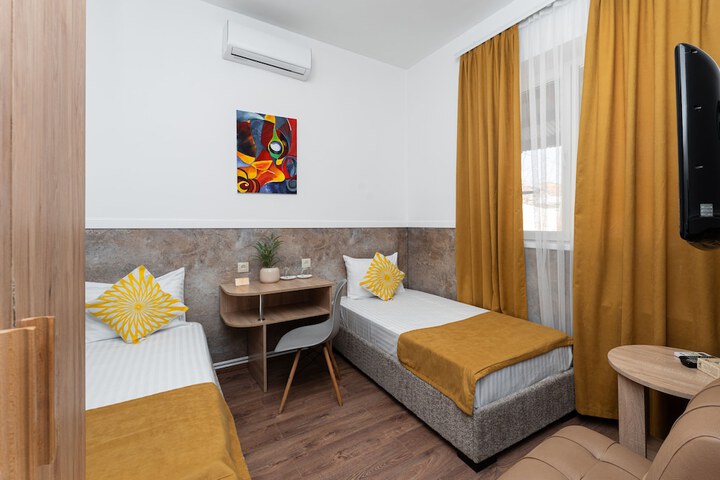Room 45 of 175