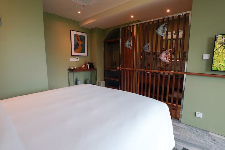 Room 47 of 156