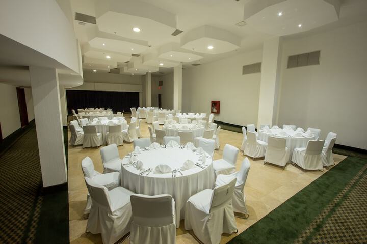 Ballroom/Hall 33 of 43