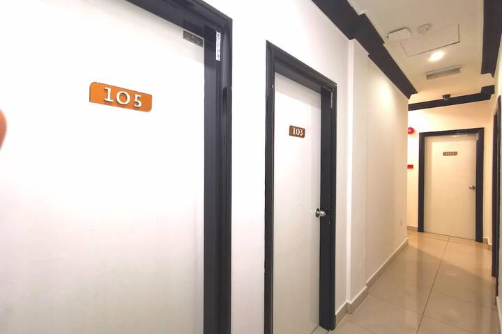 Ballroom/Hall 27 of 36