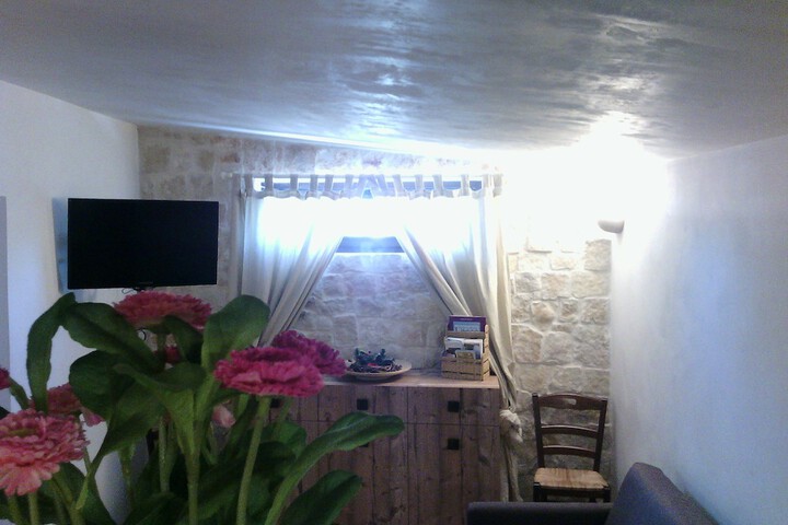 Room 4 of 72