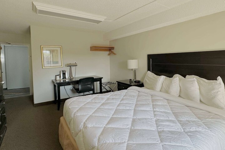 Room 13 of 35