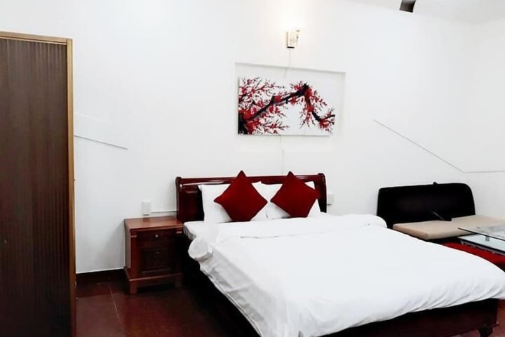 Room 18 of 48