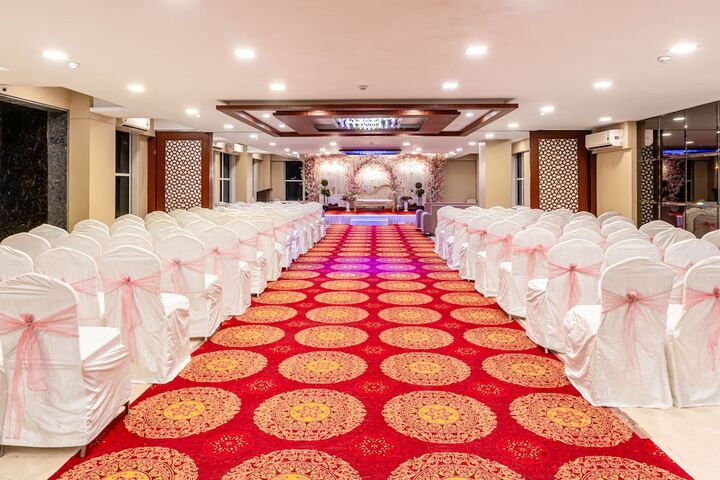 Ballroom/Hall 37 of 54