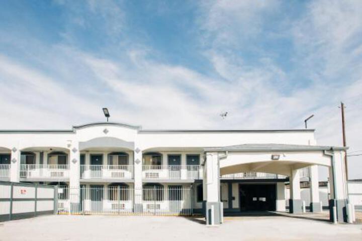Space City Inn (Formerly Palace Inn North)