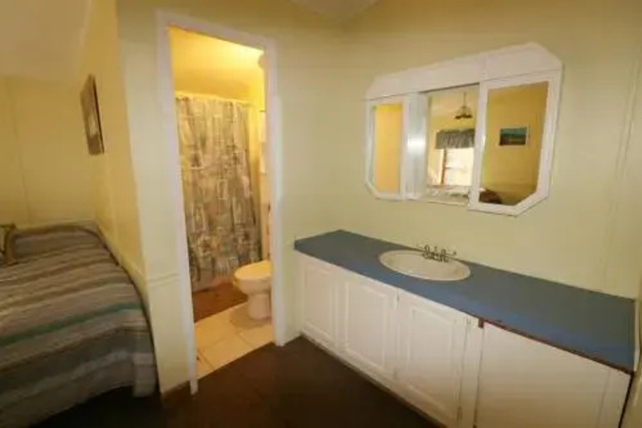 Room 4 of 10