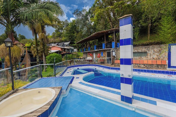 Pool 19 of 27