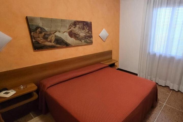 Room 6 of 46