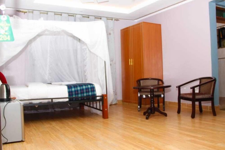 Room 4 of 13